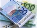 Торги на межбанке закрылись незначительным снижением курса евро и доллара