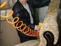 Андрей Семенов ремонтирует старые диваны