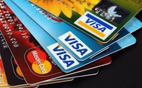 Украинцы почти половину покупок оплачивают банковскими картами