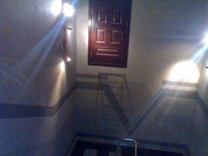 В здании банка загадочная дверь